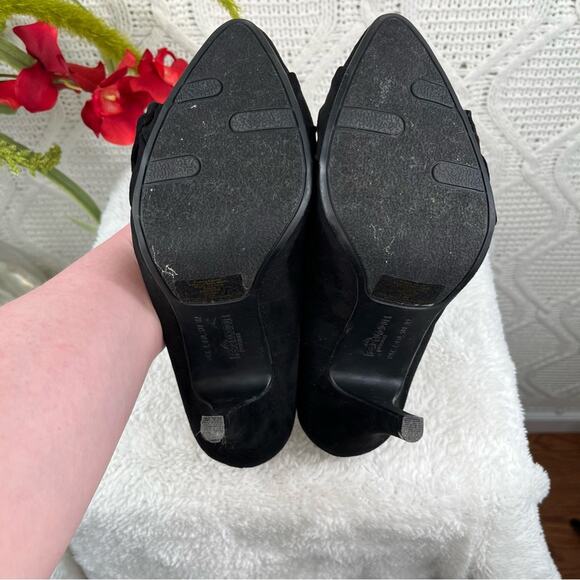 FERGALICIOUS Black Pointed Toe Faux Suede Tie Stiletto Heel Pumps Sz 7.5 Formal - Picture 9 of 9